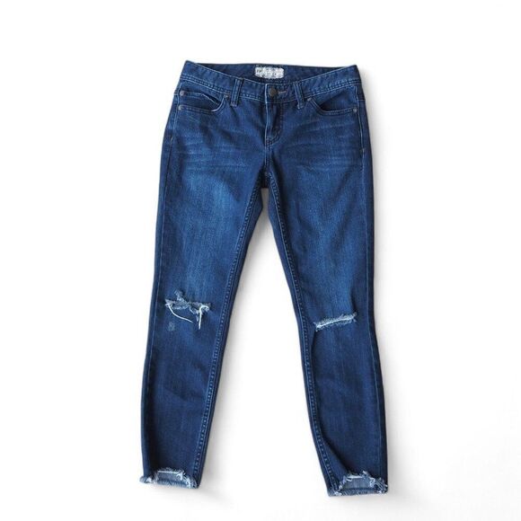 Free People Distressed Busted Knee Medium Wash Cutoff Jeans Women's 26 - Picture 1 of 11